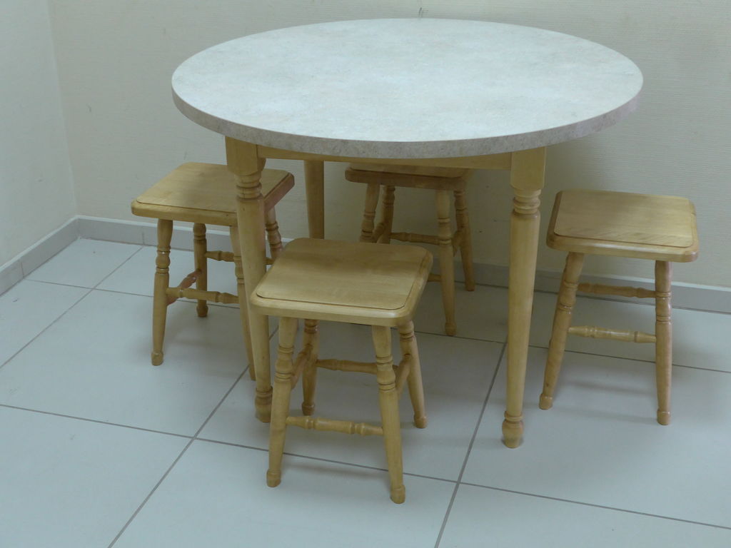 Круглый стол на кухню диаметр 80 см